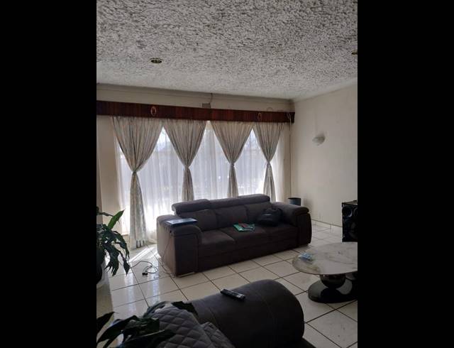 3 BEDROOM HOUSE FOR SALE IN FOREST HILL